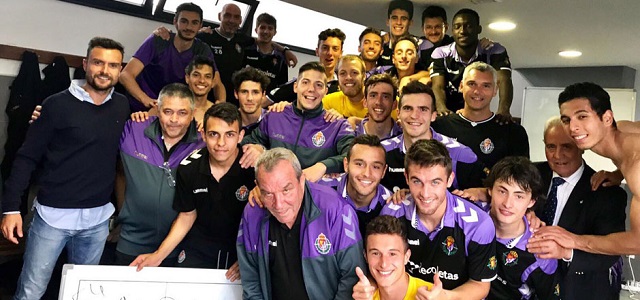 Foto de familia del Promesas, posterior a la victoria ante la UD Somozas en el último partido liguero