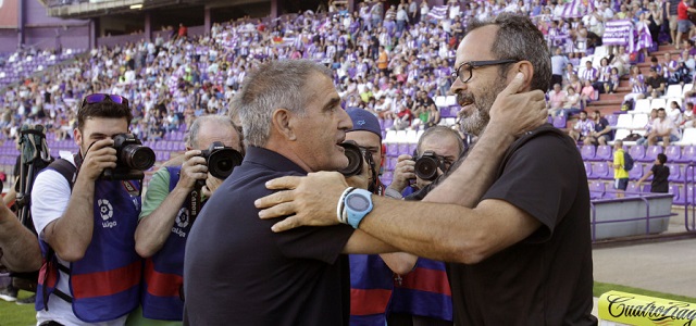 Paco Herrera saluda a Cervera || Foto: LFP