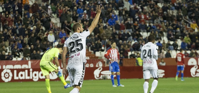 Zozulya celebra uno de sus goles || Foto: 5maseldescuento