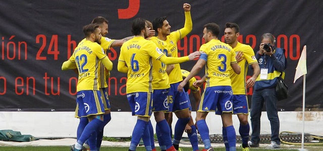 Los jugadores del Cádiz celebran un gol || Foto: As