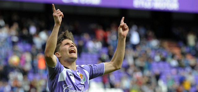 Toni celebra su primer gol en Segunda || Foto: LFP