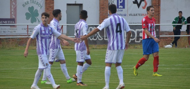 Los jugadores del Pucela celebran uno de los cuatro goles || Foto: Juan Postigo