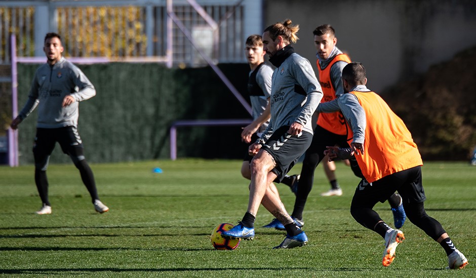 Borja controla el balón en un entrenamiento I Foto: RV