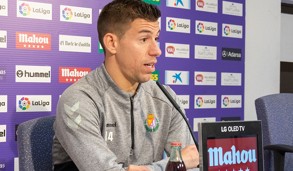 Rubén Alcaraz atiendo a los medios de comunicación en la rueda de prensa. II Foto: RV