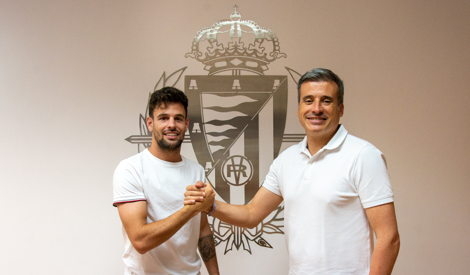 Moi Delgado, junto a Miguel Ángel Gómez. || Foto: Real Valladolid