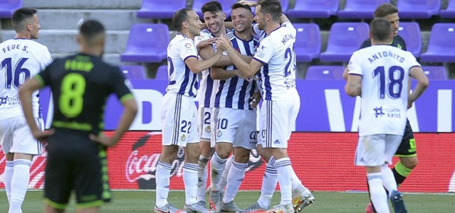 Los jugadores del Real Valladolid celebran el gol de Plano ante el Betis II Foto: LaLiga