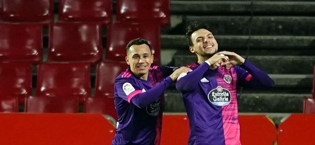 Óscar Plano celebra su gol ante el Granada con Orellana I Foto: LaLiga