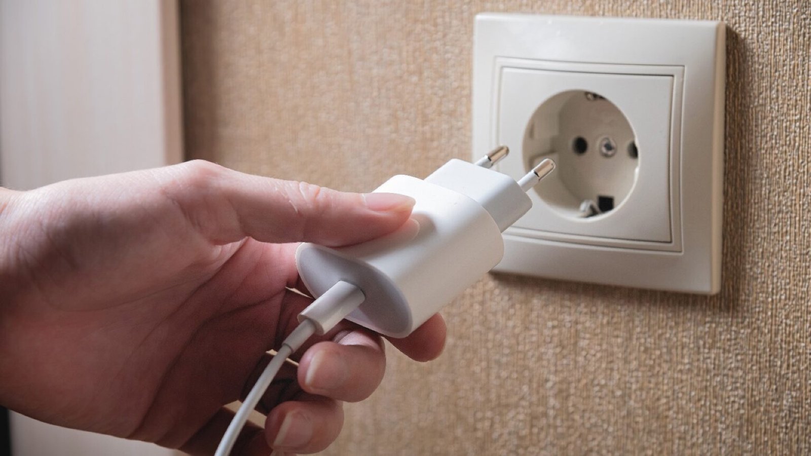 Debes desconectar estos 6 electrodomésticos antes de irte a dormir