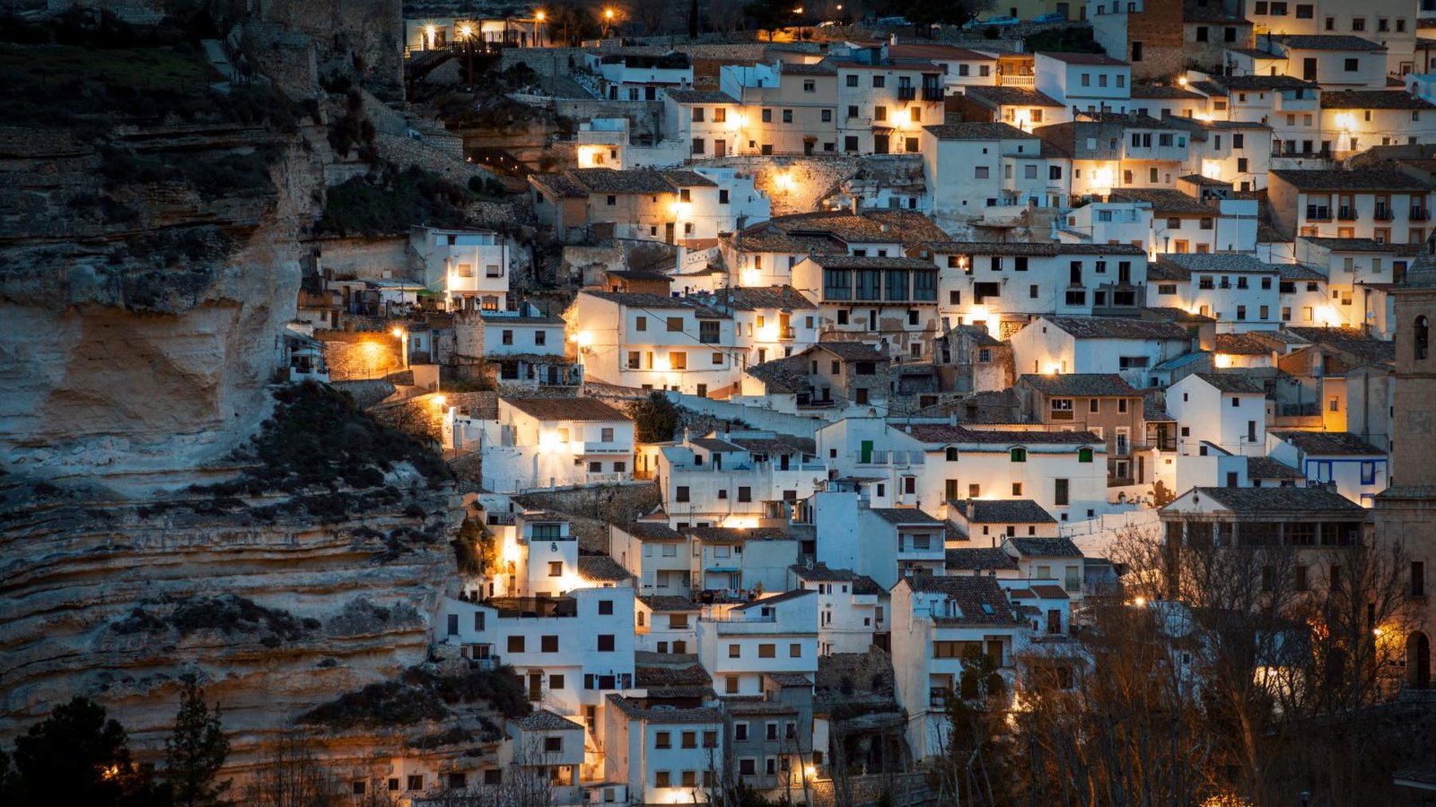 Adiós al 'Pueblo Pitufo': este pueblo español se tiñó de azul