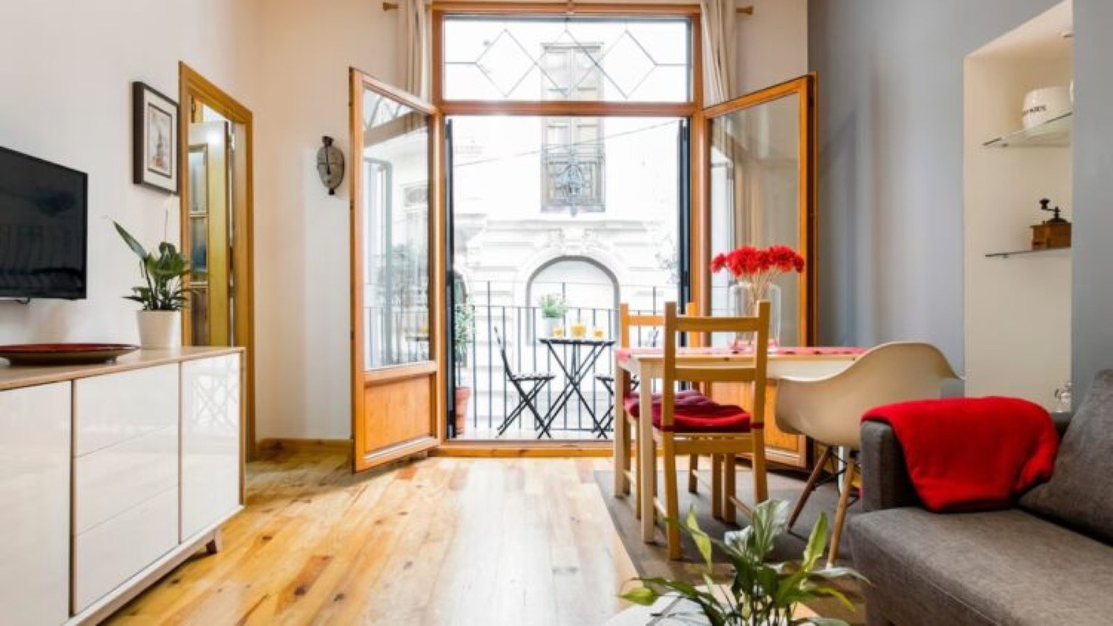 Cambia su trabajo fijo por alquilar pisos en Airbnb