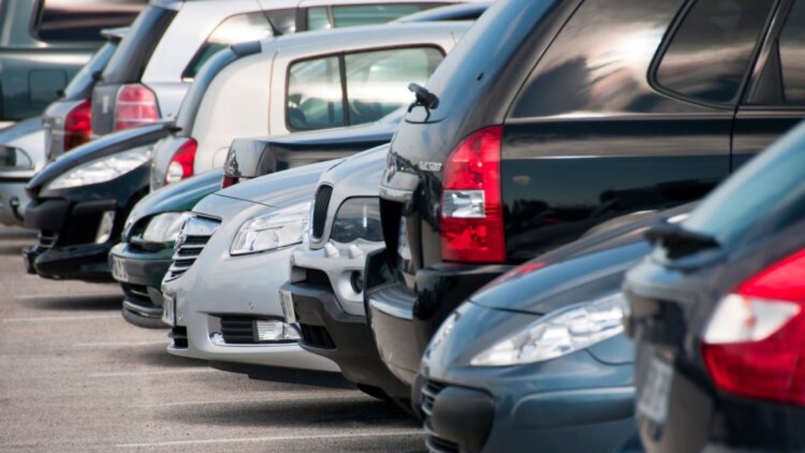 Si te pillan aparcando en dirección contraria