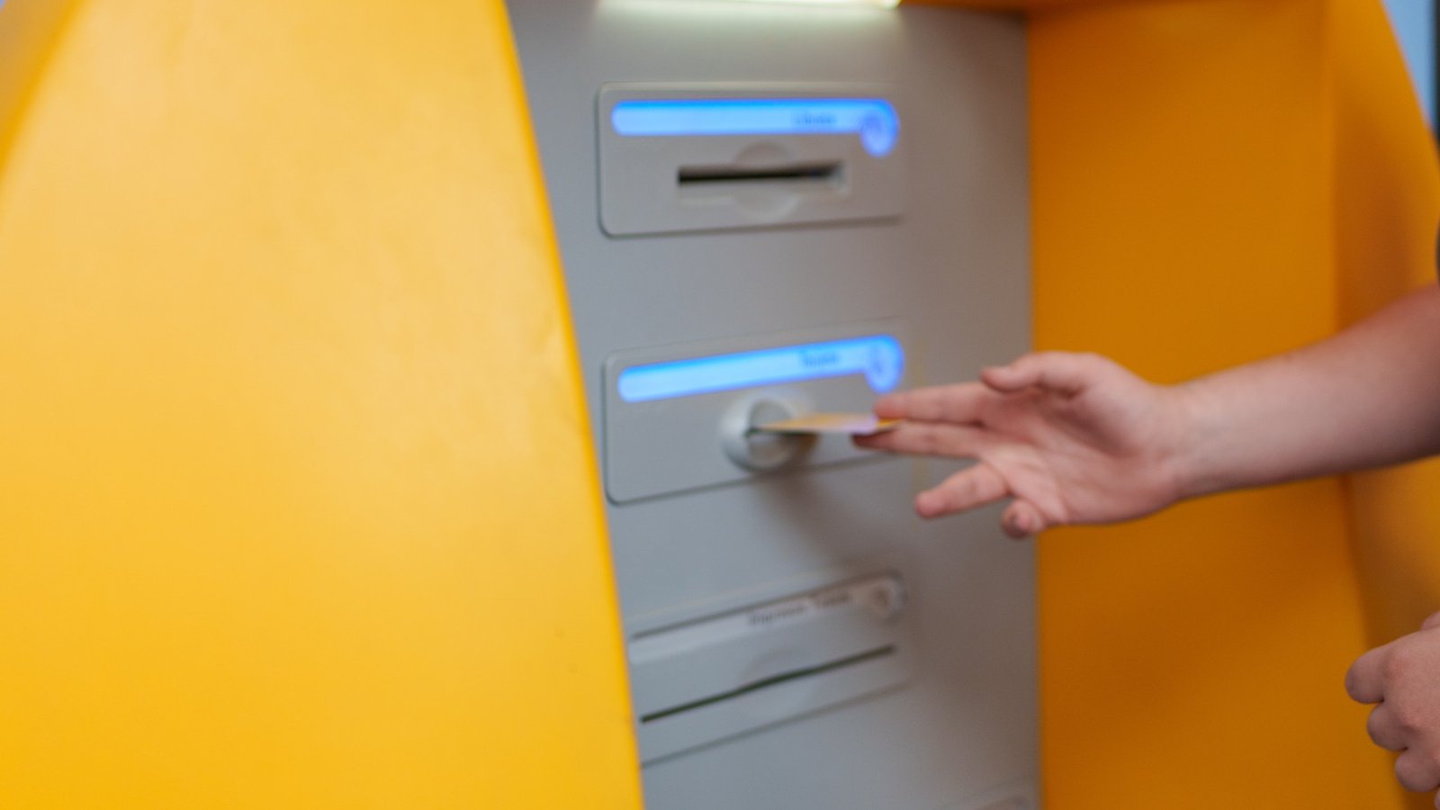 Adiós a los ahorros: este simple gesto en el cajero automático