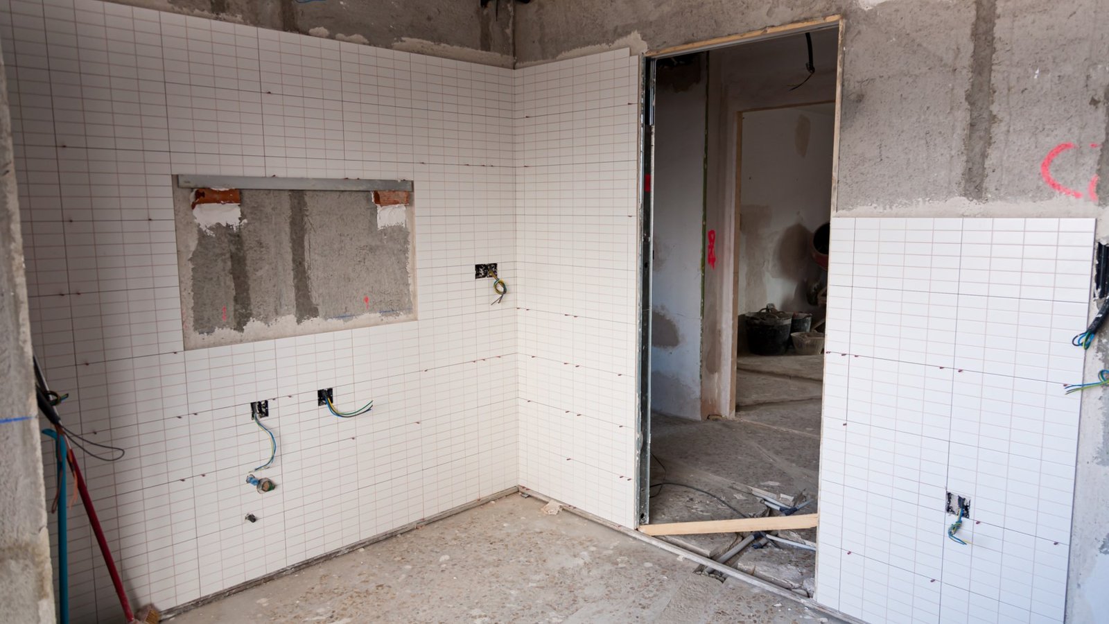 Reforman su cocina y lo que se encuentran les deja sin palabras