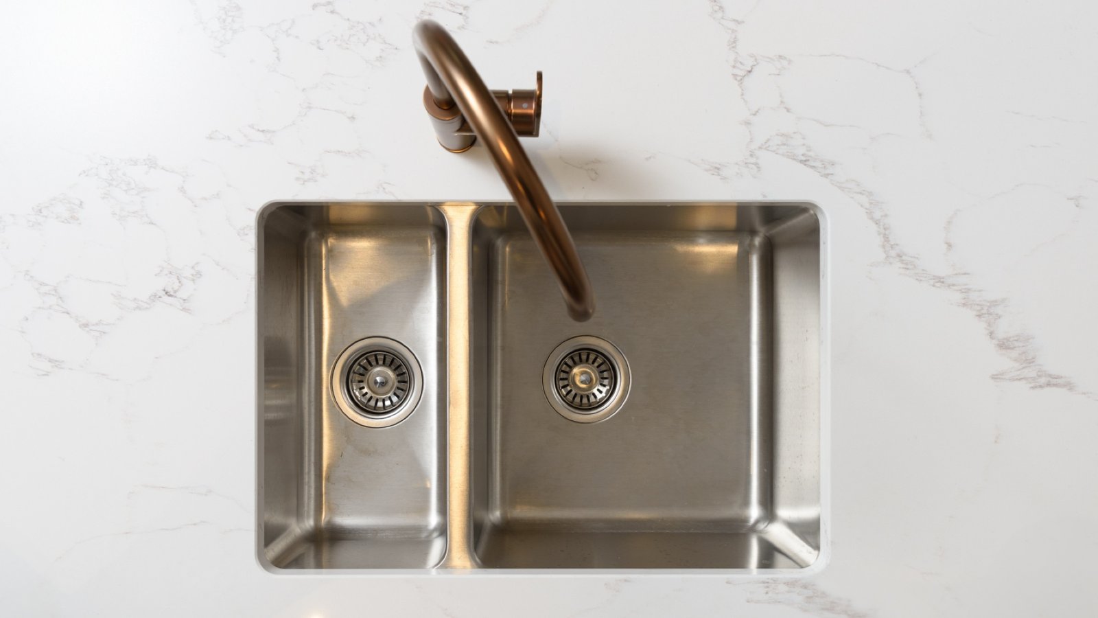 Un vaso de agua mejorará la higiene de tu cocina