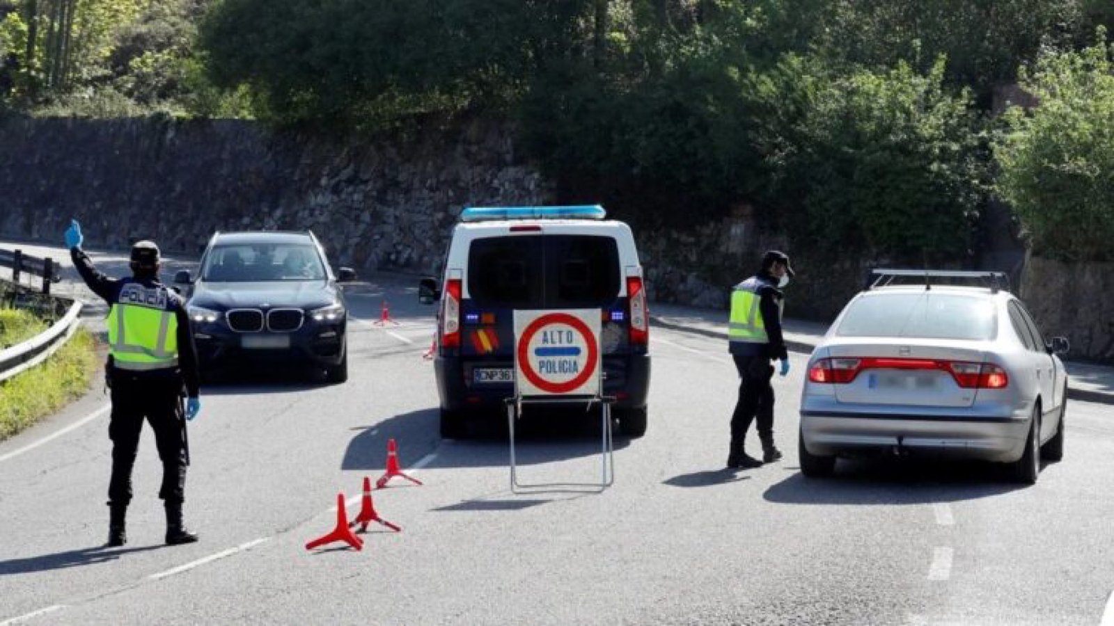 La Guardia Civil le dio el alto en carretera al ver un bulto sospechoso