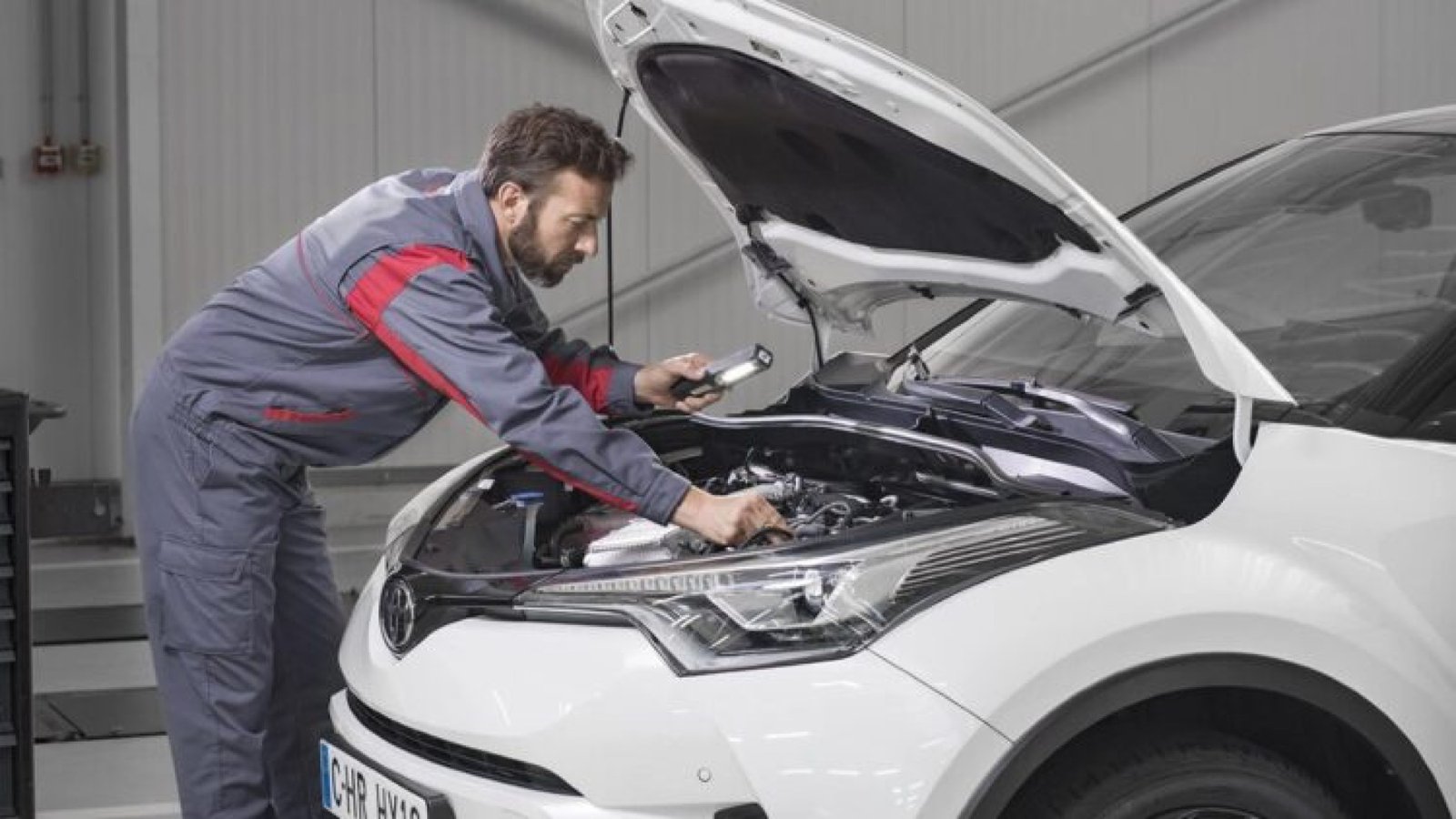 Esto es lo que ahorra en mantenimiento un coche eléctrico