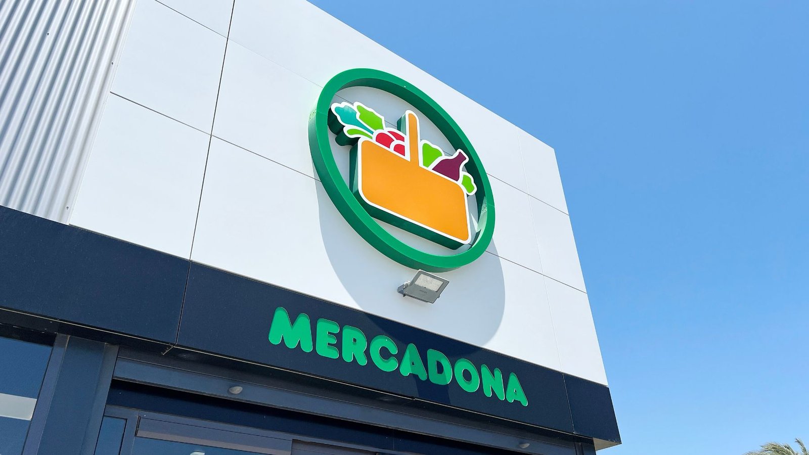 Despedido de Mercadona por limpiar un calamar