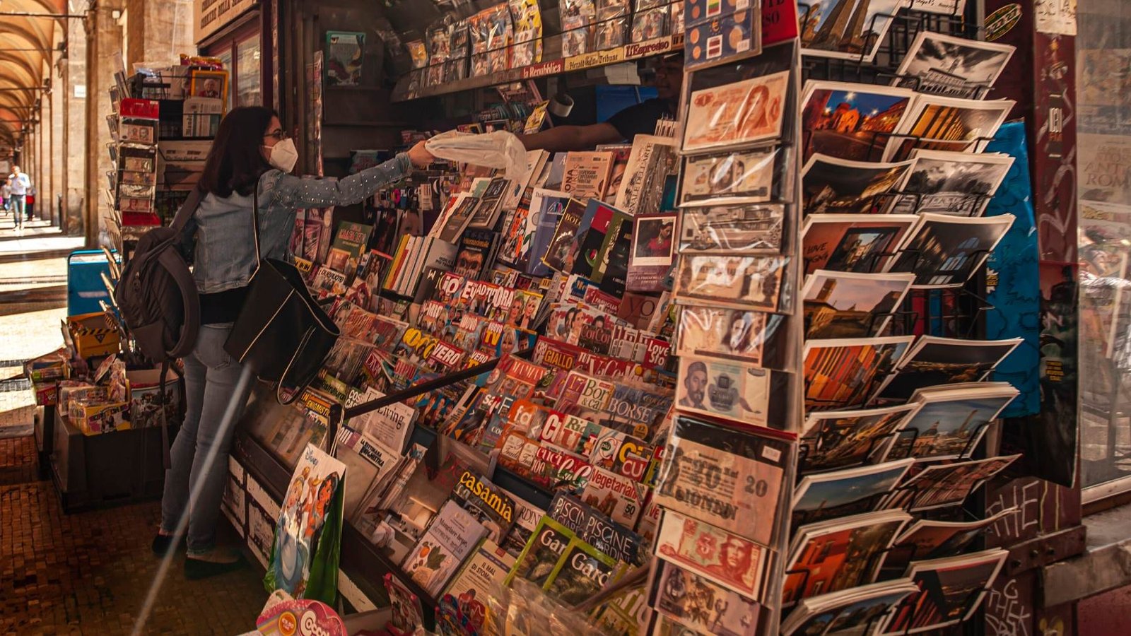 Quioscos urbanos dotándoles de cajero y conexión 5G