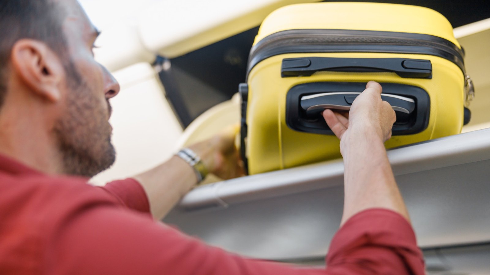 Esto es lo que te costará llevar maleta en vuelos low cost