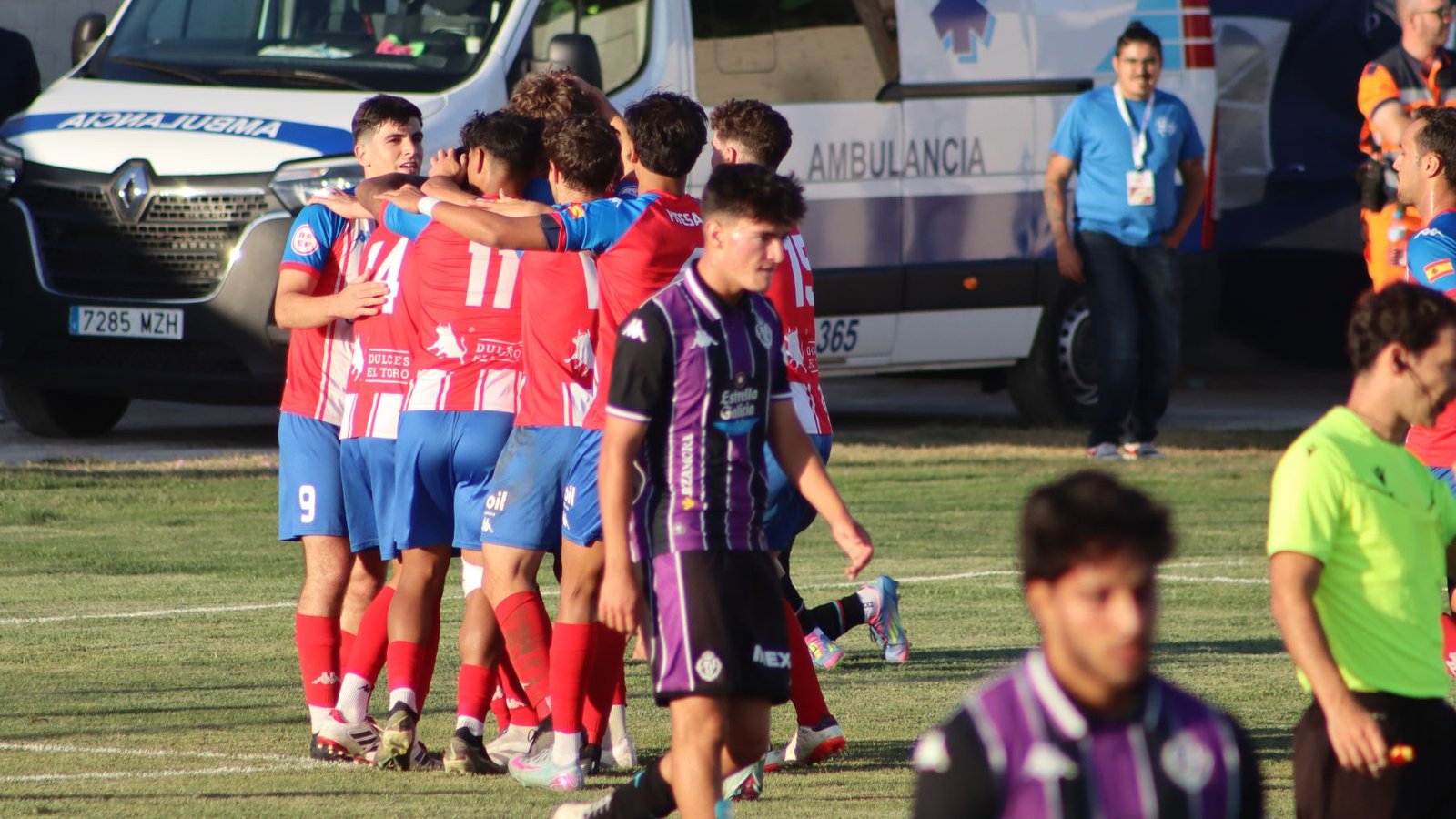 El Tordesillas celebra el gol de Abel Conejo ante el Real Valladolid Promesas