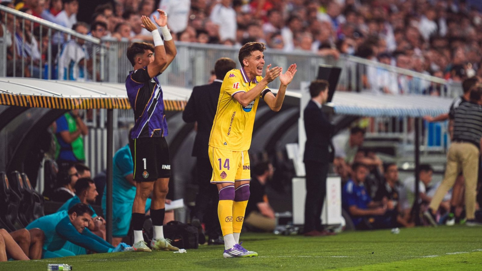 Alejo anima desde el banquillo