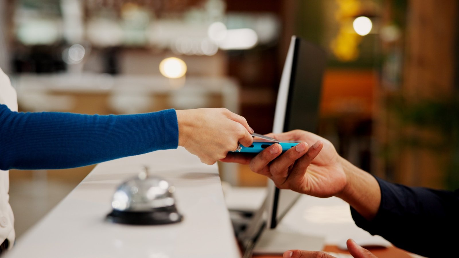 Ni tarjeta ni efectivo: dos turistas se gastan 4.100 euros en un hotel