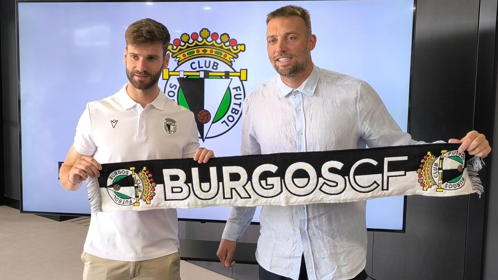 Ramis volverá a tener a sus órdenes a Mario González, que posa con Michu