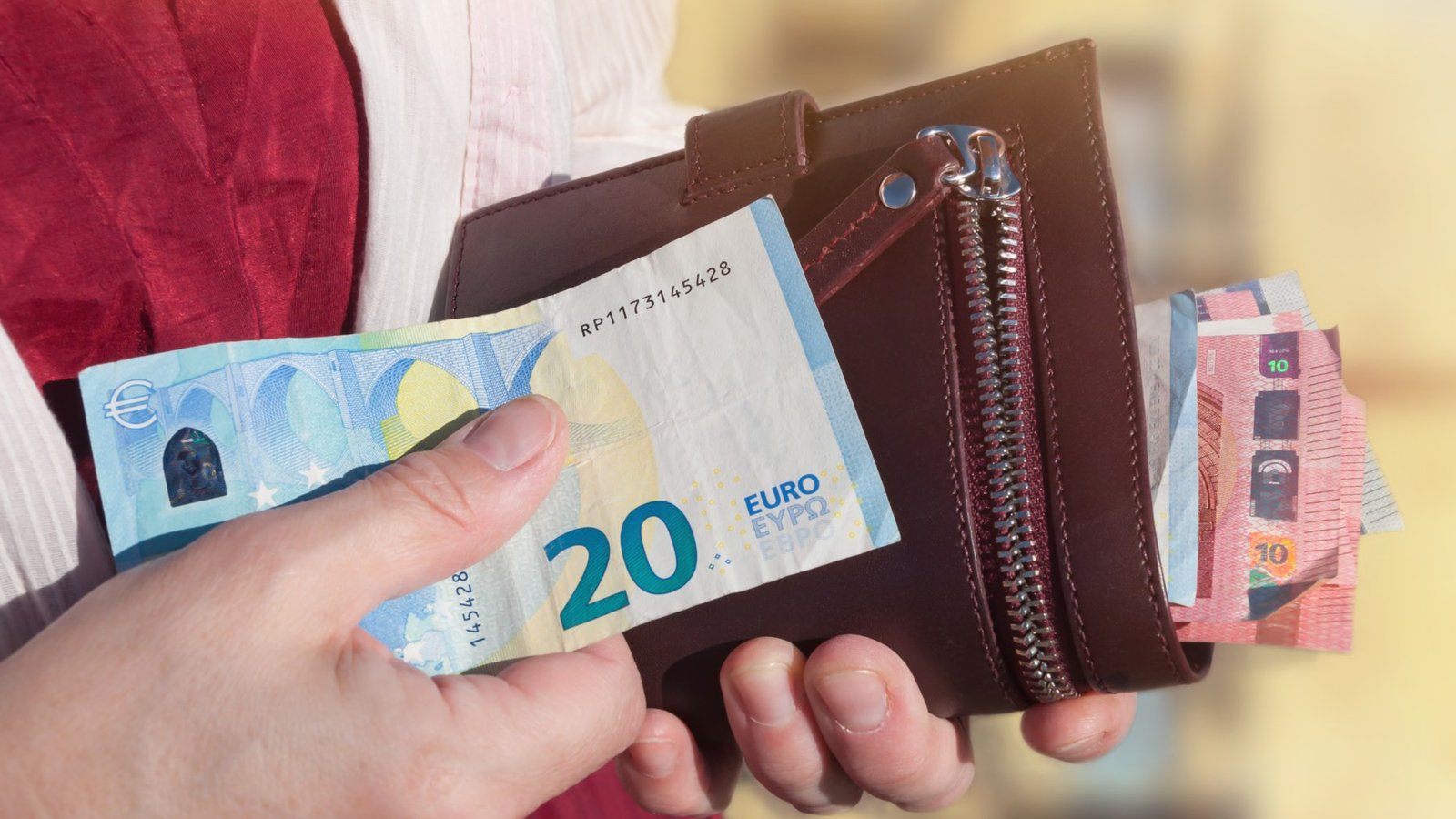 La OCU lo confirma: así puedes ahorrarte 2.000 euros al año