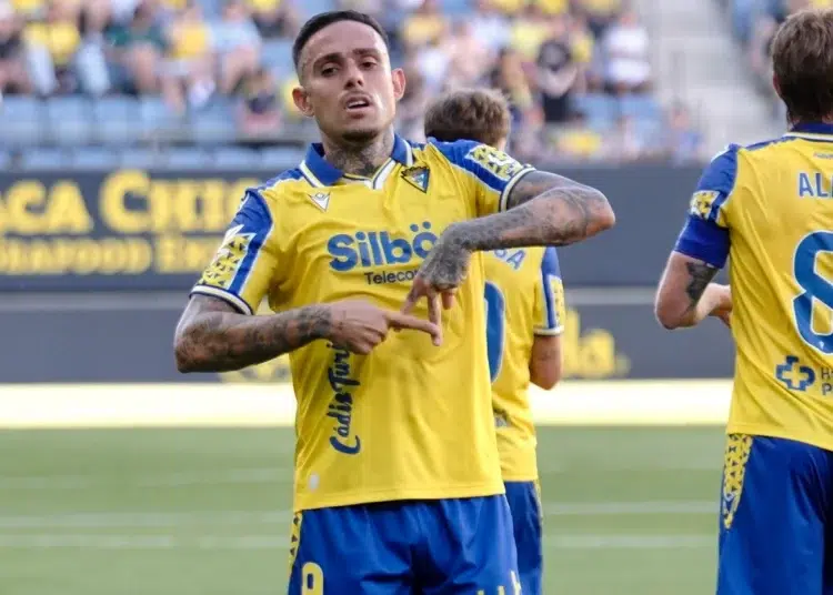 La pizarra de Blanquivioletas | Cádiz CF 1 Cádiz Roger Martí