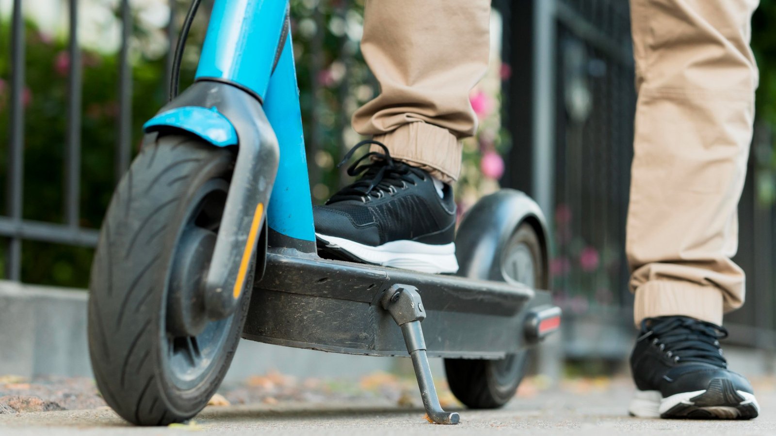 Roba un patinete en el Colegio San Viator (Valladolid) y acaba detenido