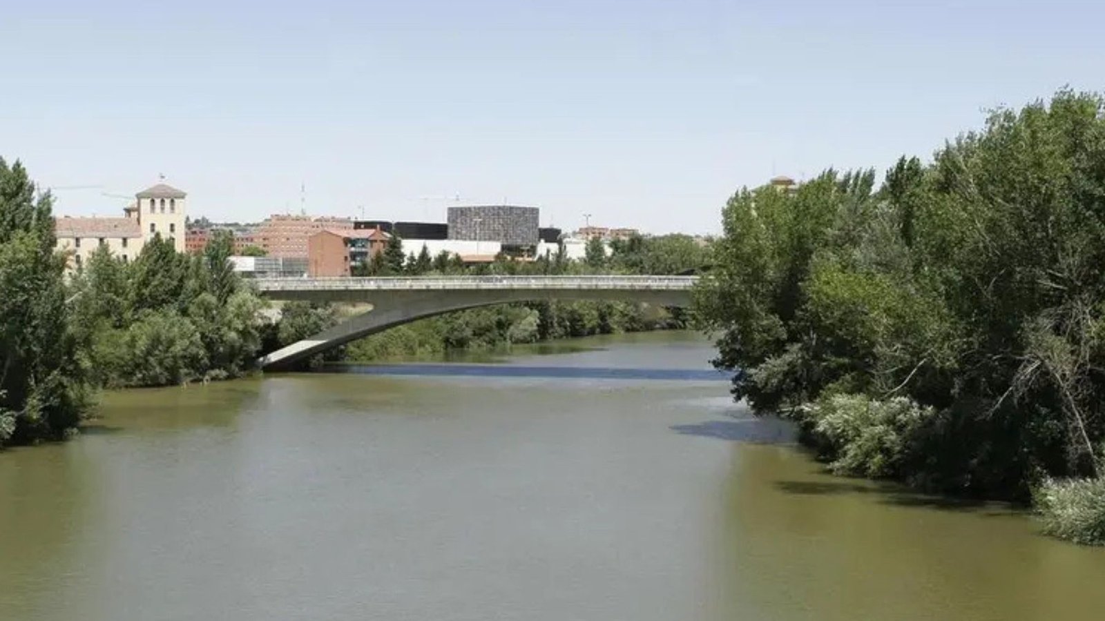 Susto en el Pisuerga: un 'pelele' de la tractorada provoca la búsqueda de un cadáver
