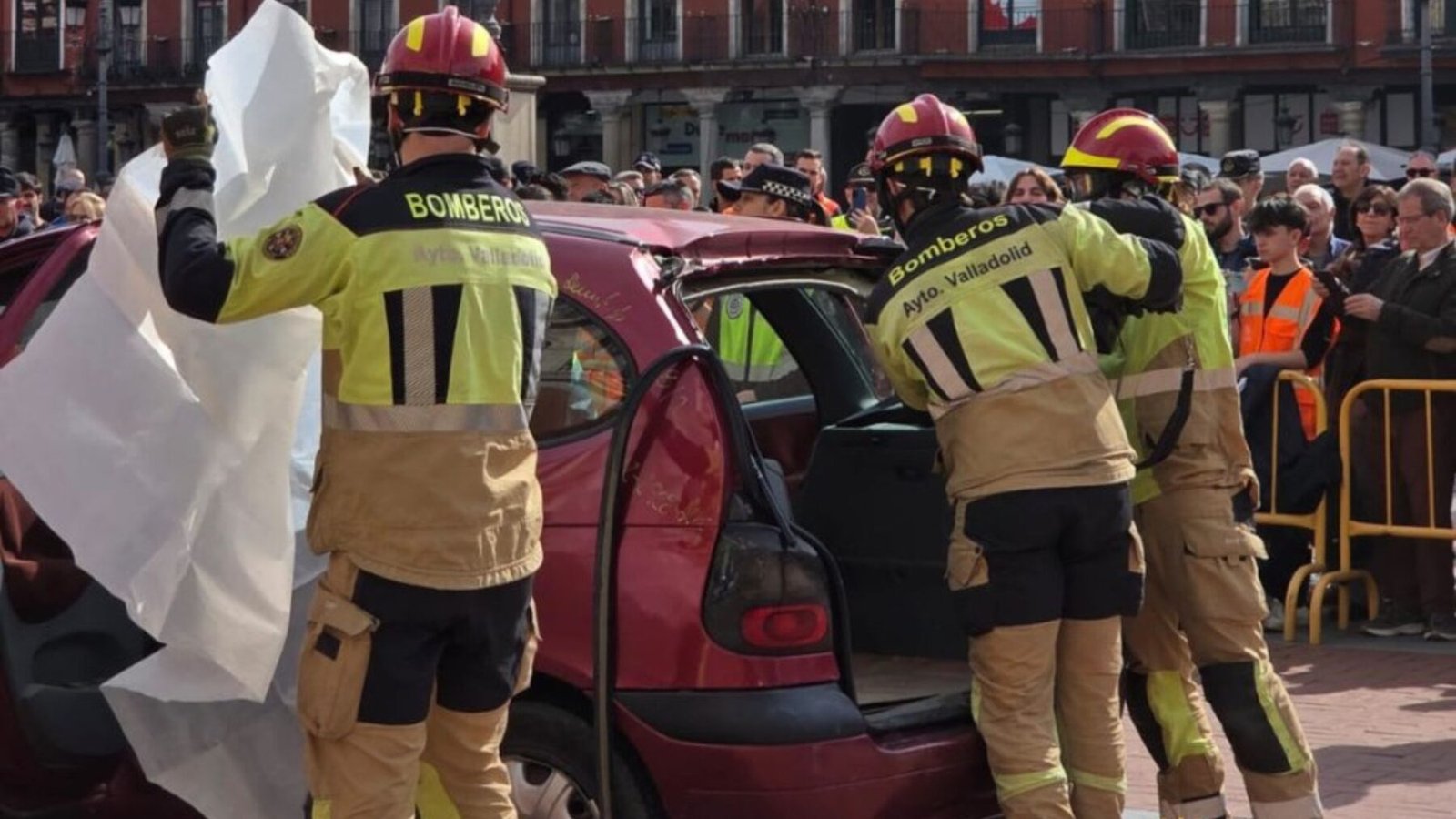 Atención, simulacro: la Plaza Mayor se sume en el caos por una buena causa