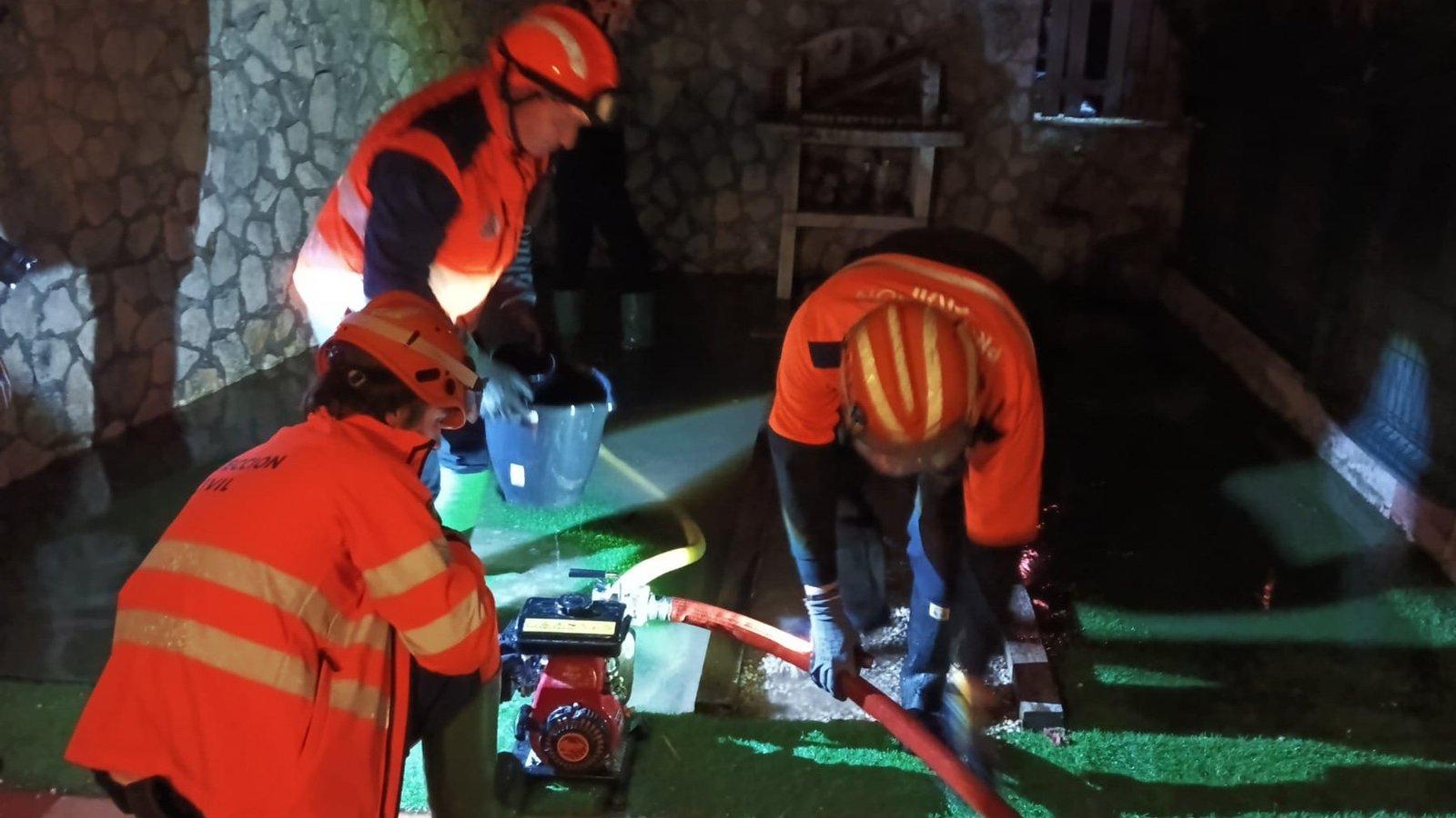 Viana de Cega lucha contra las inundaciones